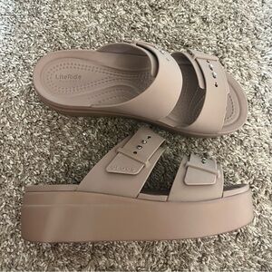 Crocs Brooklyn Low Wedge Sandal Mushroom Tan
